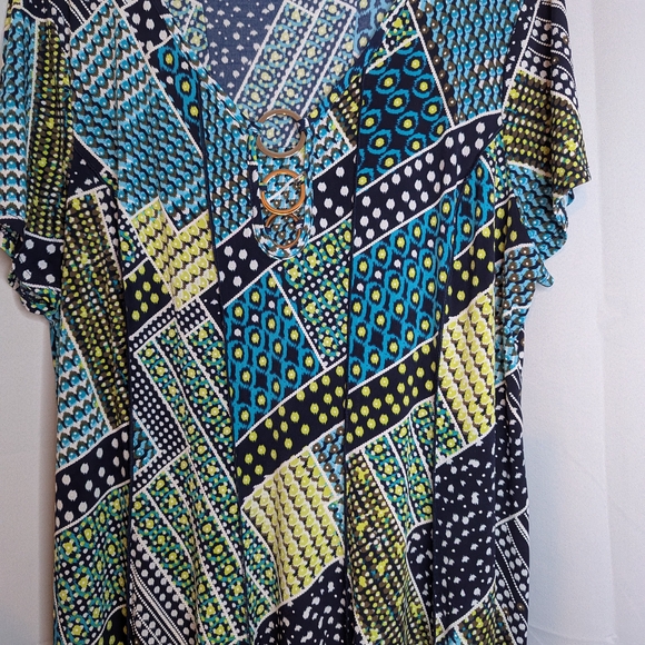 Women's Blue and Green Patterned Top - Picture 5 of 10